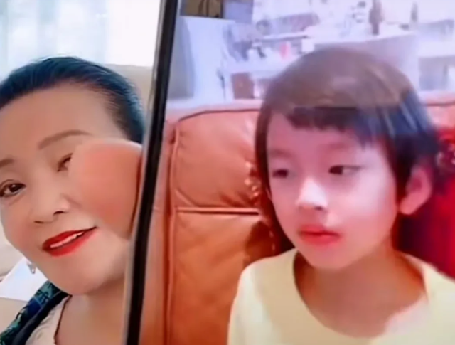 张兰|张兰生日获孙儿送祝福，大S教儿子给奶奶比心，5岁汪希箖神似汪小菲