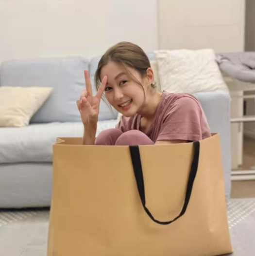 岑丽香|华姐冠军，嫁富豪后三年抱俩，如今晒泳装玩水照，白滑大长腿抢镜