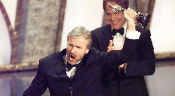 卡梅隆|自称世界之王!卡梅隆反思,《泰坦尼克号》被批傲慢的获奖感言