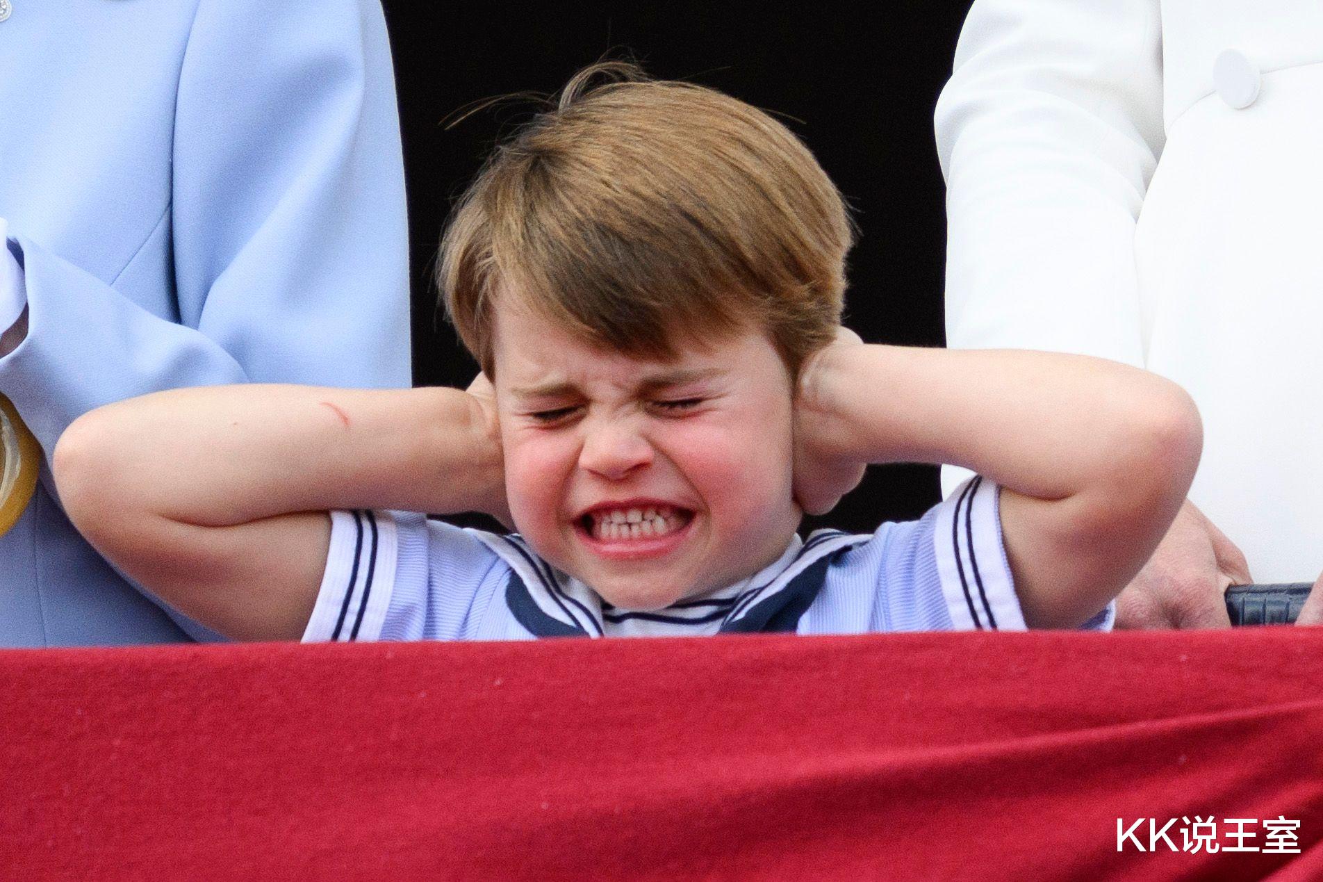 夏洛|路易做鬼脸可爱爆表!夏洛特展现大姐风范,按下弟弟激动的小手