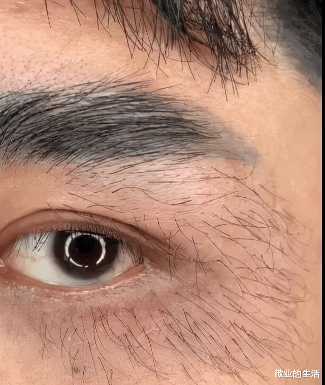 牛仔裤 把睫毛液当成眼霜的后果,看效果可以用到发际线试试!