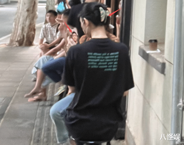 奚梦瑶|奚梦瑶解封后外出买咖啡被偶遇,街头与老公何猷君视频,好甜蜜