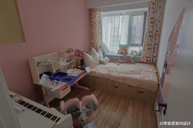 入住半年的新房，餐厅设卡座，沙发不靠墙很实用，看完全屋很治愈