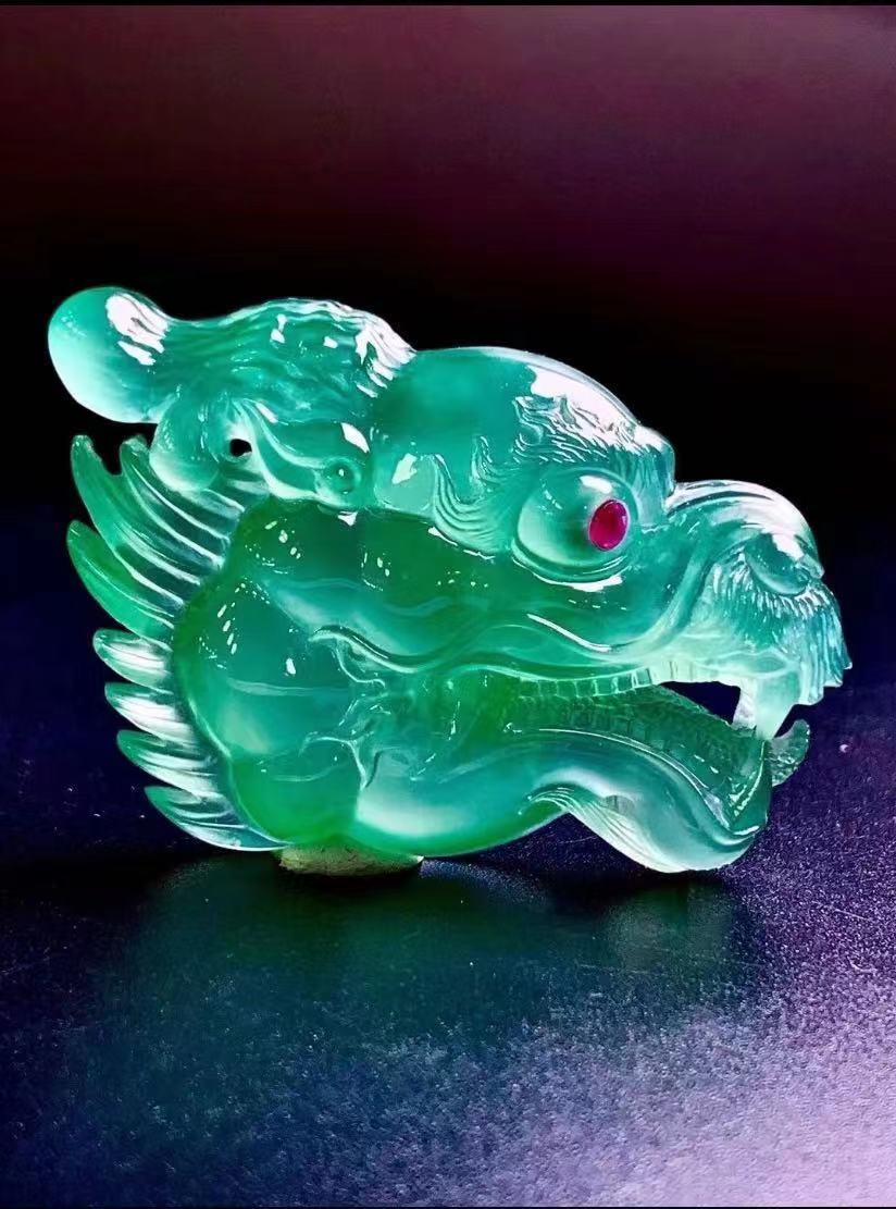 雕刻|瑞丽玉文化研究会会长梁焕银，心有猛虎，细雕翡翠