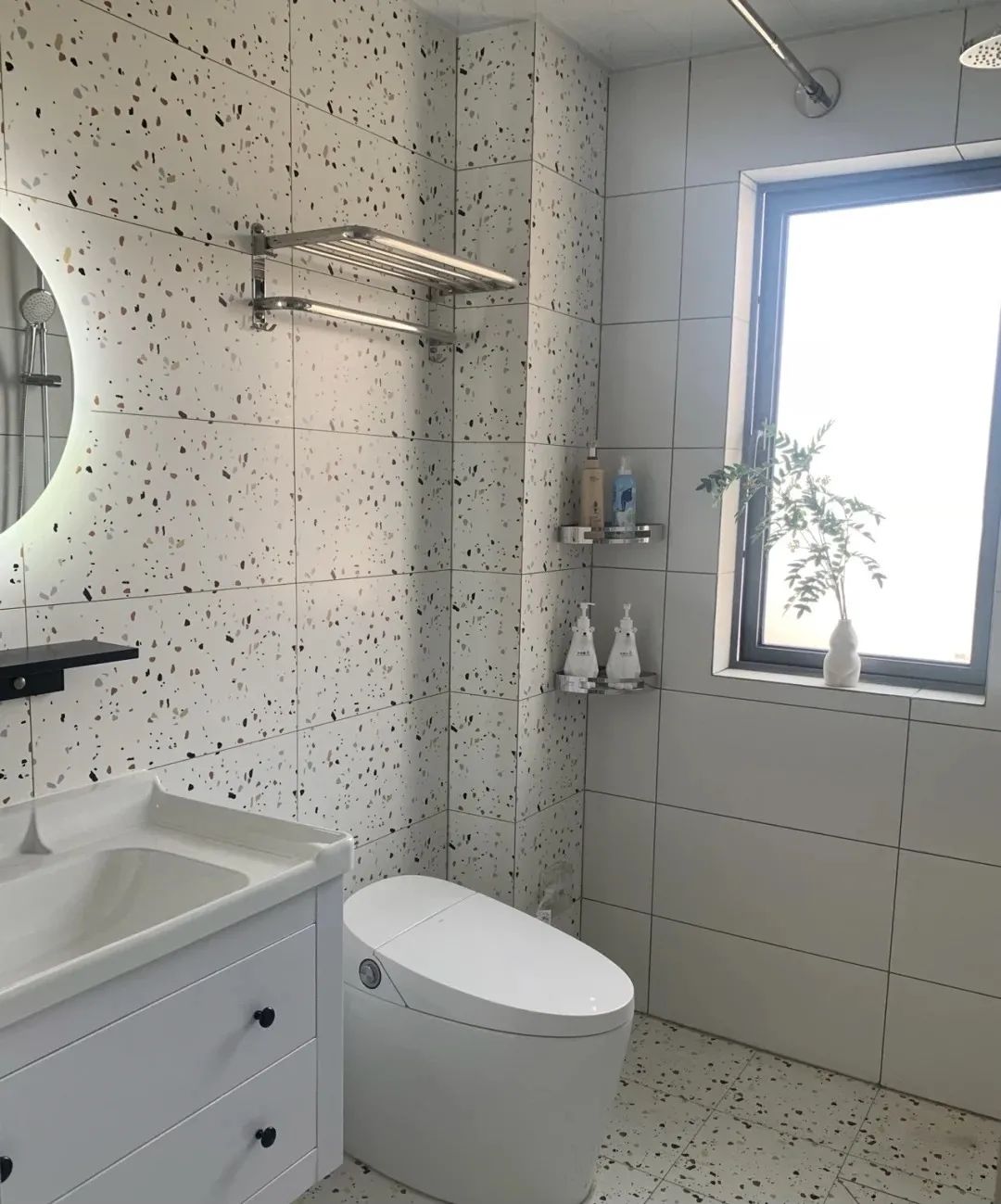 102平温馨家,坚持“素墙”主义,实用性满分,果然越简单越耐看