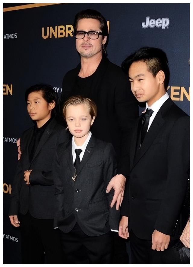 希洛|16岁的美少女希洛：一张出生照卖410万美元，长得像朱莉也像皮特