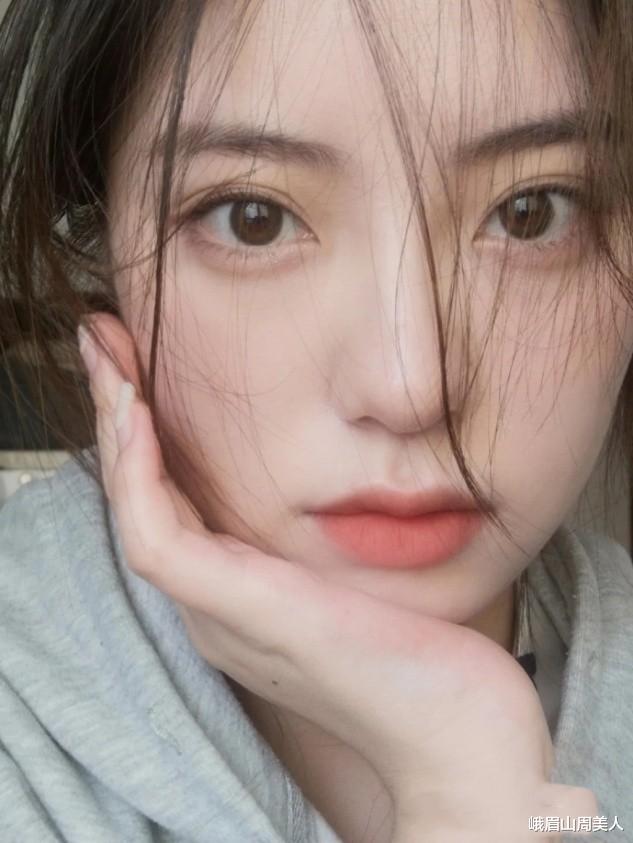 人力资源 ?“长期化妆”和“素颜朝天”的4个差距，年纪越大越明显