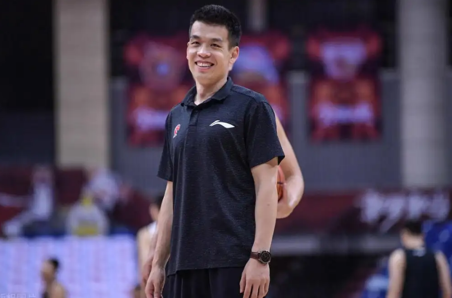 秦晓雯|首钢换帅存变数！2位候选人基本确定，闵鹿蕾半路被秦晓雯放弃