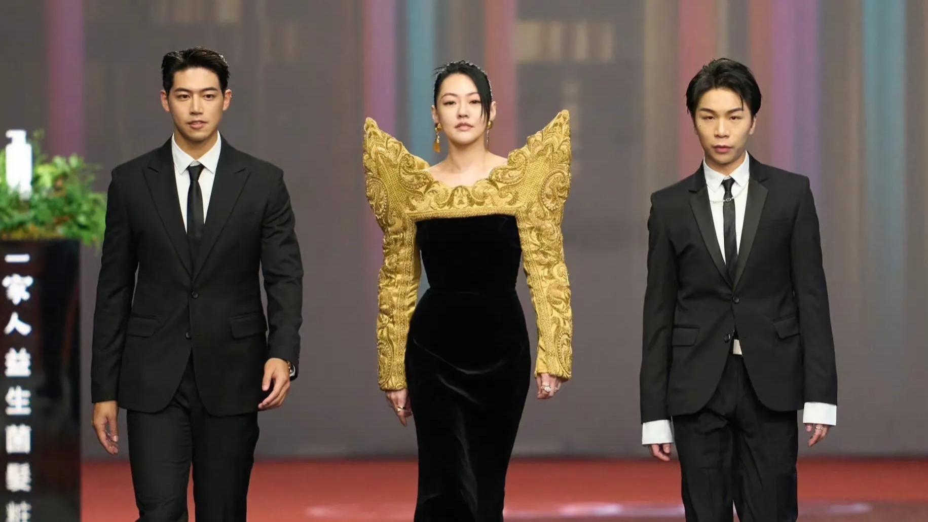 小S|金钟奖：小S披“战服”零奖项输给前任，黄子佼五五分土味十足