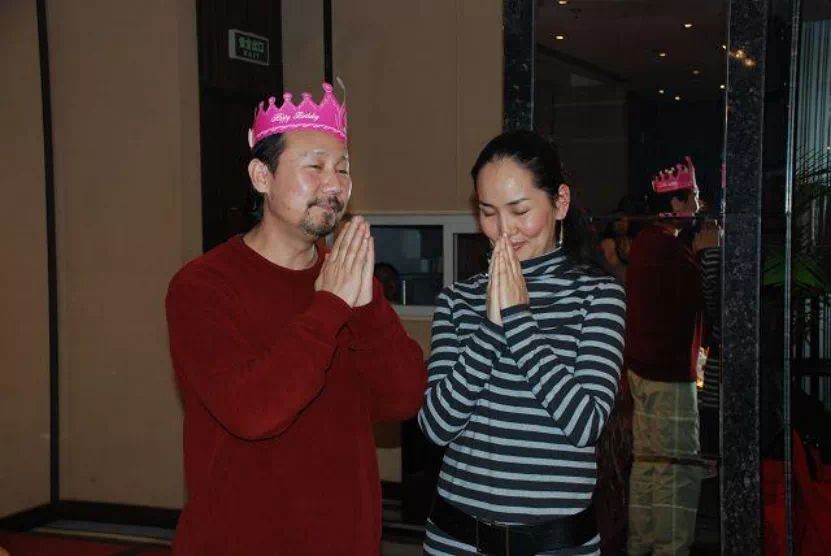 明星|娶小妻子,老来得子的7位明星,满头白发还要赚钱,是福还是祸?