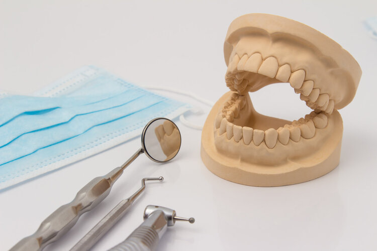 牙结石|牙缝里的牙结石,如何清除干净?这3个办法是不少人的选择