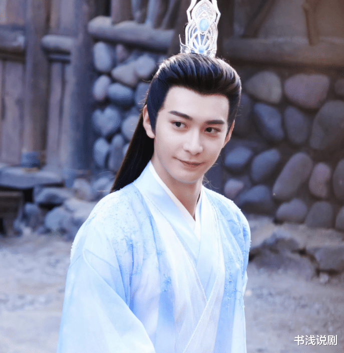 李兰迪|《星落凝成糖》出圈利器：李兰迪的脸，陈星旭的仪态，香蜜的名气