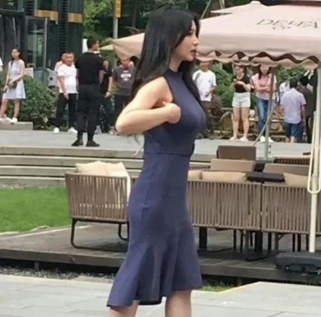 柳岩|离开了美颜滤镜，女明星依旧漂亮，你管这个叫作普通？