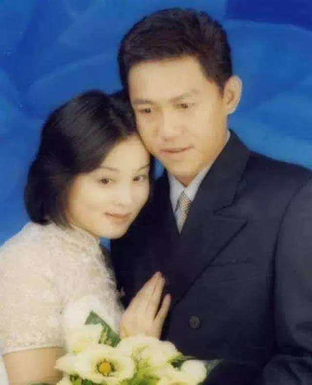 赵明明|“国民女神”赵明明：生下女儿惨遭丈夫抛弃，如今52岁却还是单身