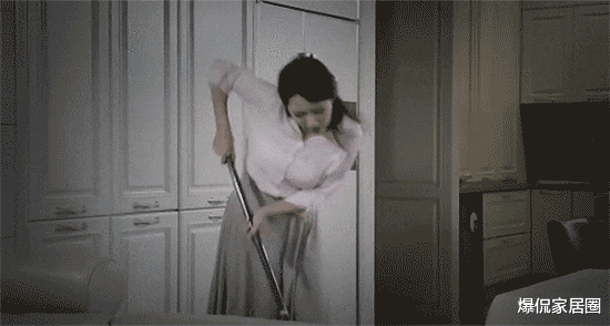 地板拖不干净还有“腥味”?老阿姨支招:不用洗衣粉,干净不留痕