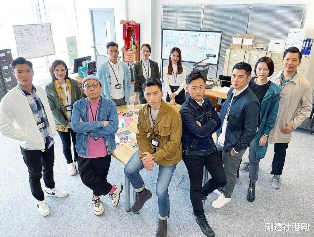 黄嘉雯|港姐冠军疫下晒沙滩照,低胸连体裤尽显完美身材,拥有“iPad”腰