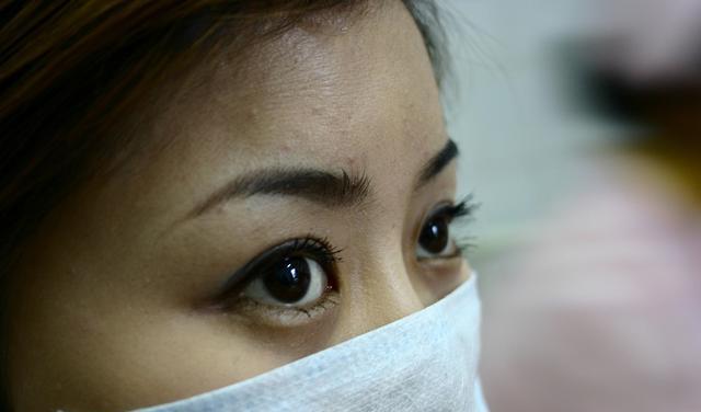 护士|抗疫女护士接到男友分手电话,躲在角落悲泣痛哭,只因她太忙了