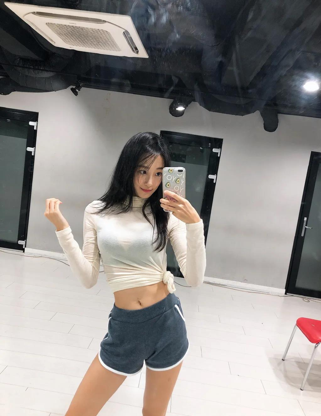 许潇晗|许潇晗，在韩国出道两年欠债80万，回国发展后，成功逆袭！