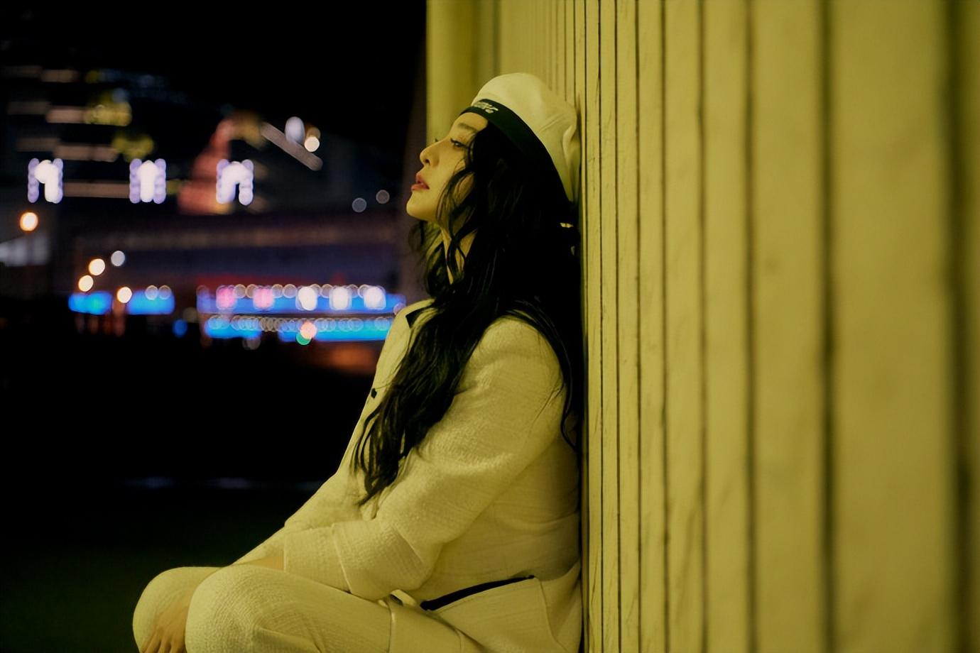 范冰冰|41岁范冰冰，出席上海时装周，大方晒近照，面部神态显得闷闷不乐