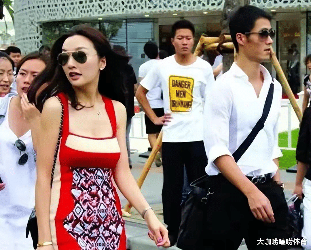 王励勤|王励勤前女友豪宅聚餐！36岁皮肤白皙身材傲人，3年嫁2任富豪老公