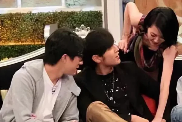 周杰伦|大小s姐妹与周杰伦间的尴尬事,22岁被“调戏”,两姐妹夸他可爱