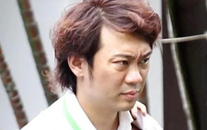 2008年34岁小伙赴新照顾81岁富婆,5年骗光2亿,如今被驱逐出境