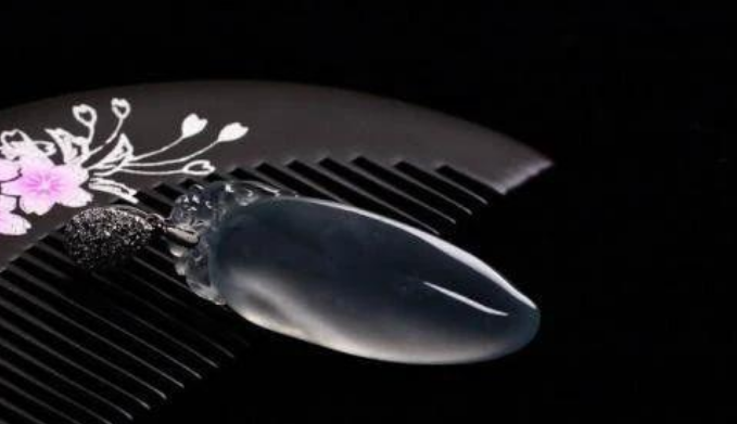 翡翠|如何减少盲目消费现象?在买翡翠之前,要做哪些准备?