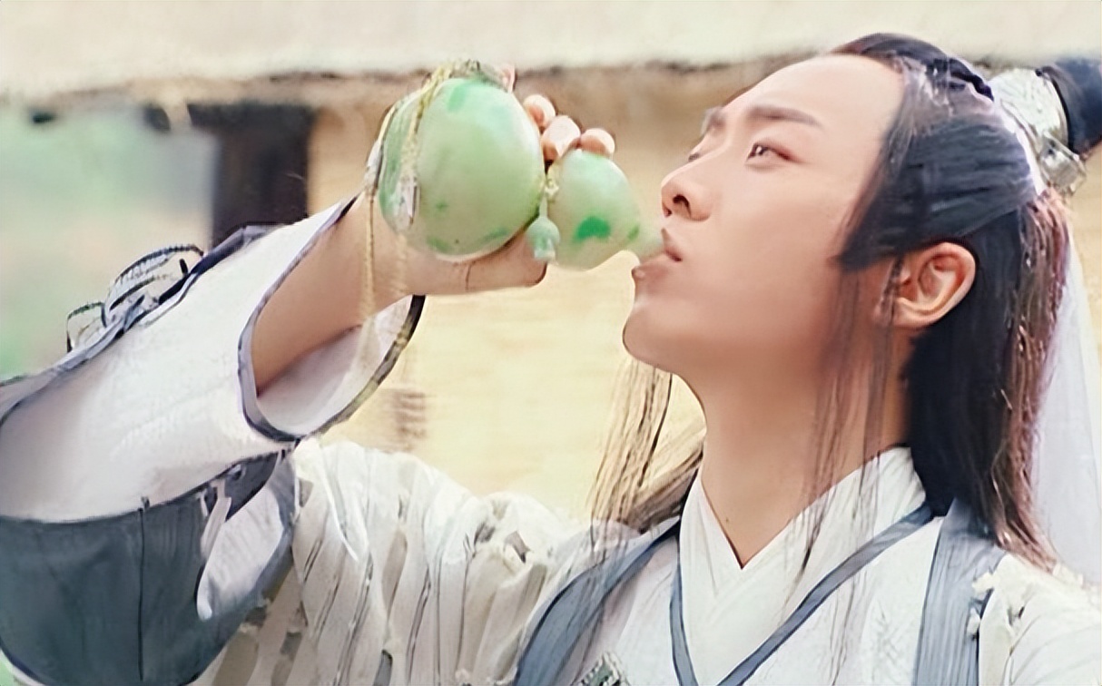 罗云熙|笨熊体态别再尬演贵公子了！学学这几位男星，那才叫儒雅矜贵