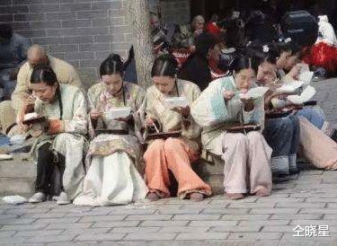 朱丽娅|横店现状:遍地都是“美若天仙”的龙套,为了成名甘愿蹲守路边!