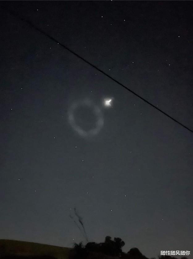 新西兰夜空出现蓝色螺旋，民众惊慌：外星人？