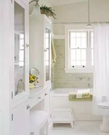 上厕所的地方太小？还要洗澡，如何解决收纳问题？