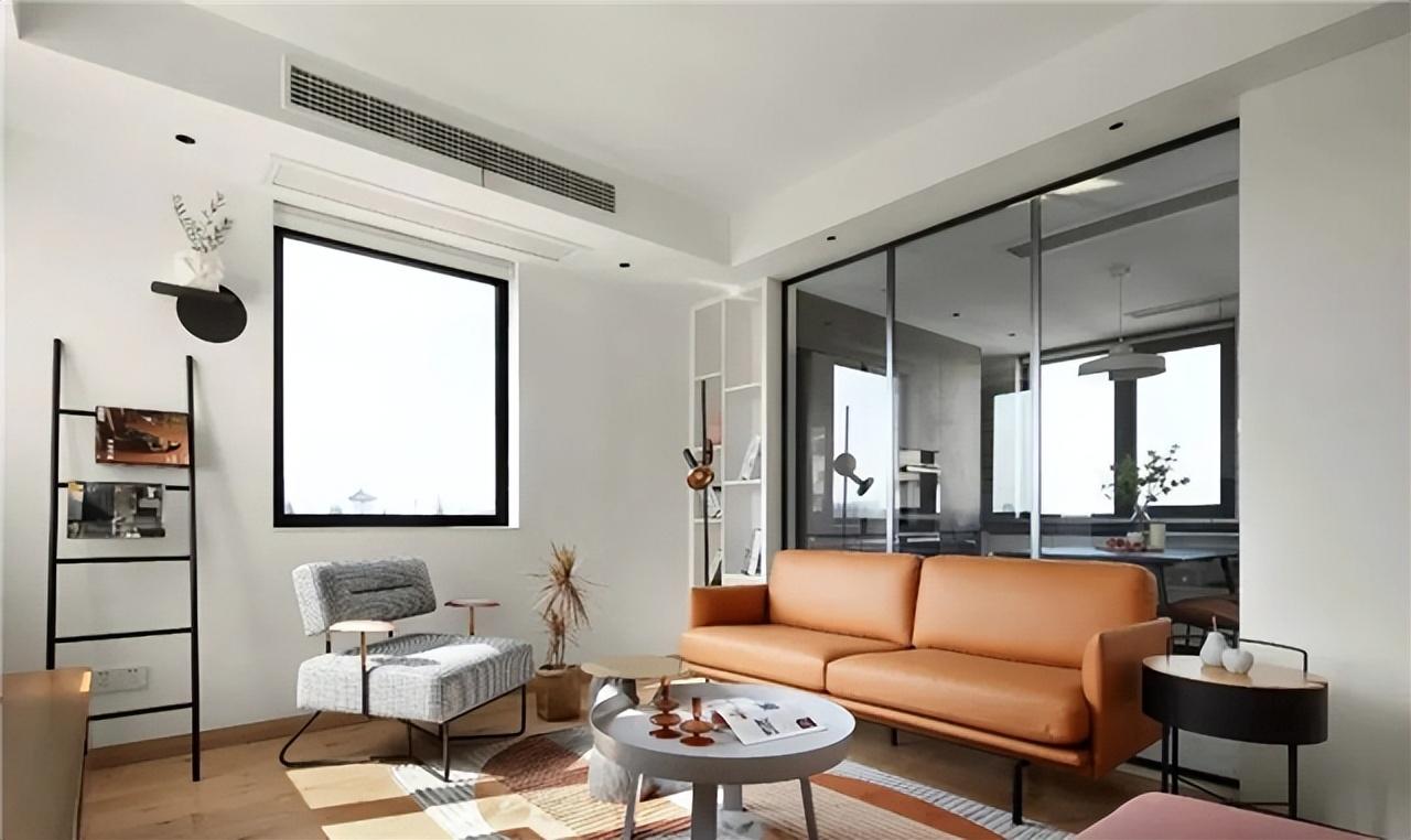 83㎡白色空间加入活泼的橙色点缀暖色的粉,有温暖而幸福的感觉