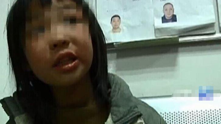 8年前贵州5岁女童被拐，3年后满身伤痕独自回家，带领警方抓罪犯