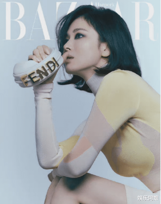 宋慧乔|40岁宋慧乔风格大变！浓重烟熏妆太抢眼，这气场大到认不出