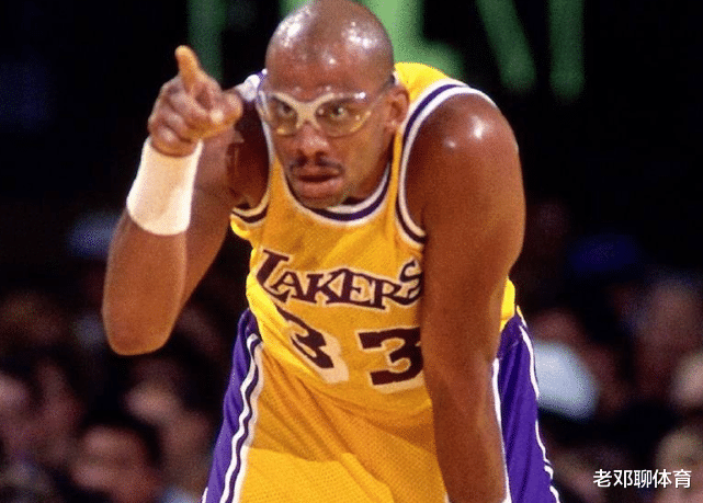 保罗|原来NBA这5位巨星都是近视眼！詹皇做激光手术 保罗背视力表