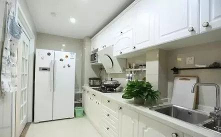 82㎡两居室，媳妇硬要玄关装镜子，阳台开放式，装修完才知实用