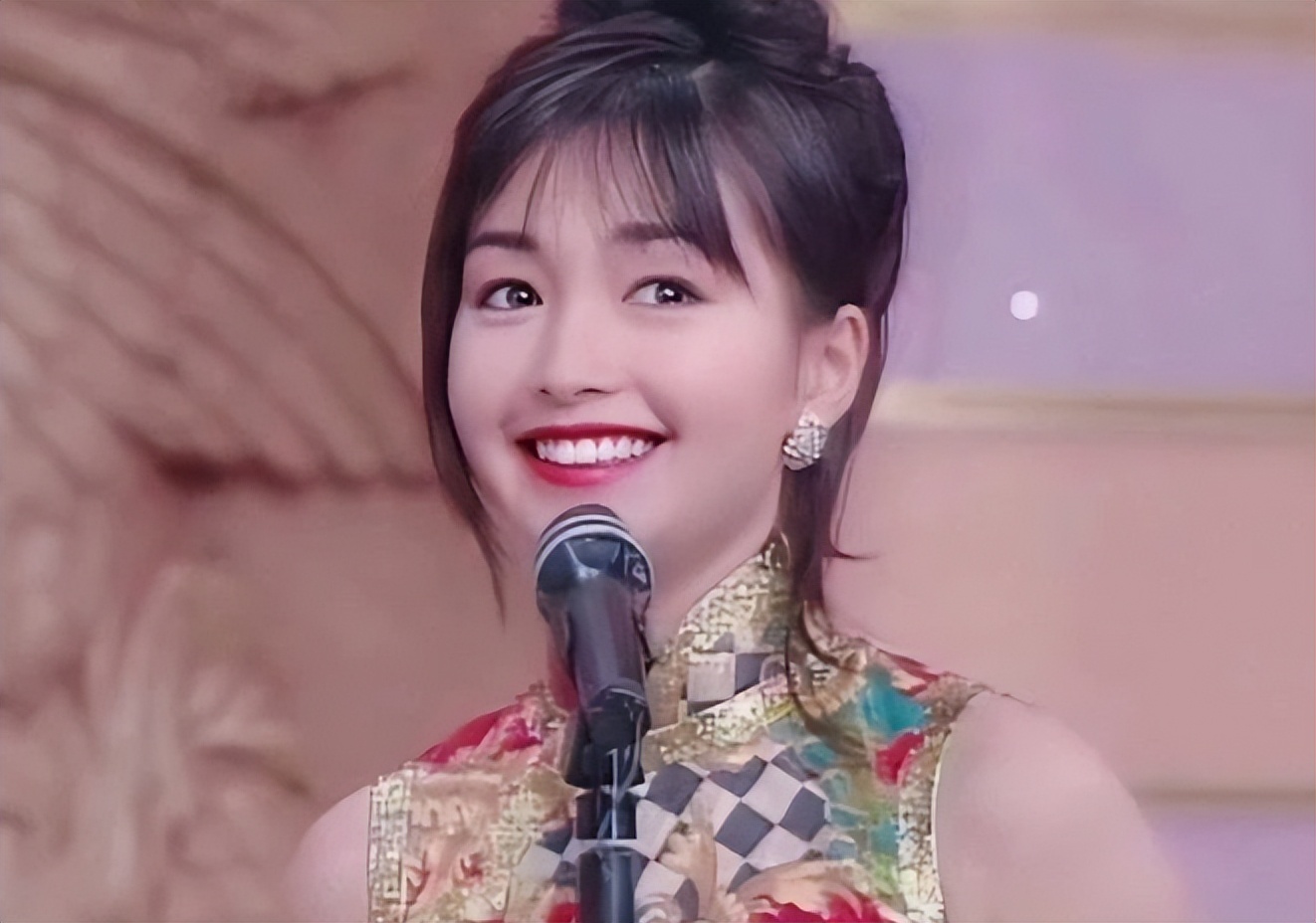 唐艺昕|笑容有“杀伤力”的6位女星，个个甜得像初恋，可爱不是装出来的