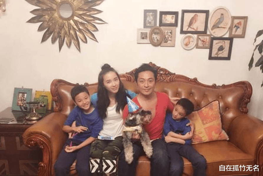 马景涛|马景涛前妻带娃健身,两儿子五官和爸爸超像,小儿子八块腹肌抢镜