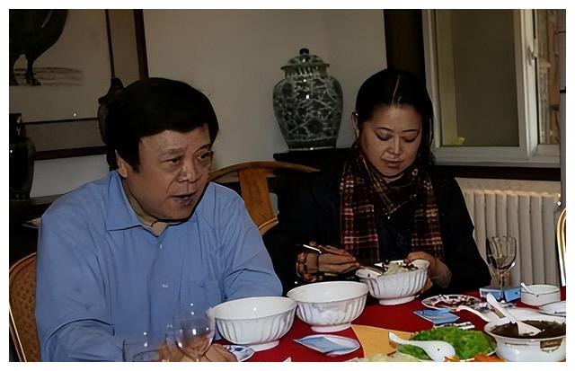 赵忠祥|赵忠祥:一生献给事业78岁病逝,遗产却没给妻子、儿子一分