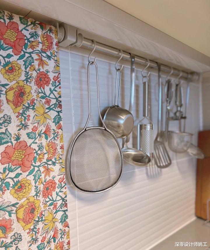 128㎡带三室两厅两卫,白+原木色调厨房,自带一股烟火气儿