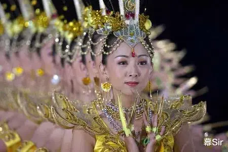 春晚|世界奇迹千手观音:被韩国苦邀四年才答应出演,却险被春晚拒绝?