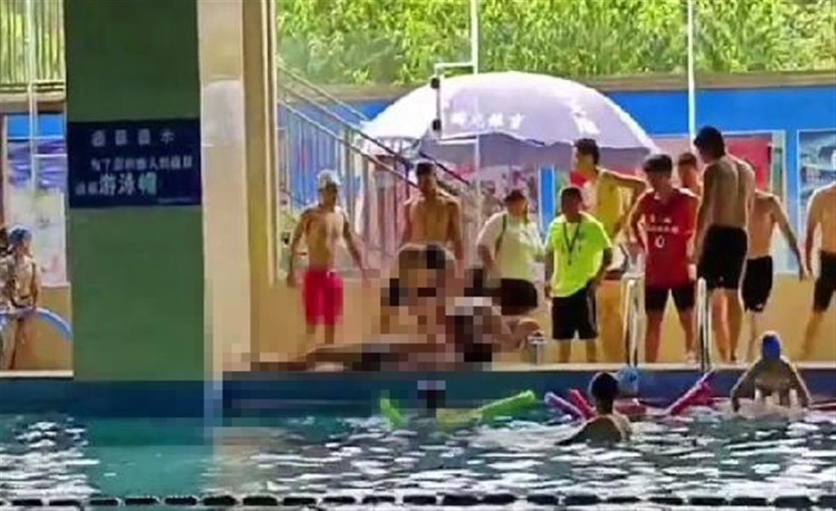 四川德阳一年轻男子游泳时溺亡,涉事游泳馆暂停营业,警方介入调查