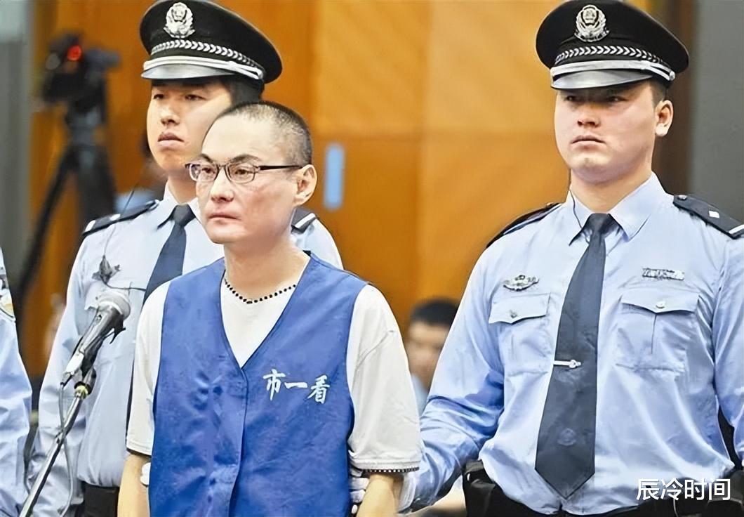 13年因嫌婴儿车挡道, 北京男子将2岁婴儿摔地致死, 法官暴怒: 死刑!