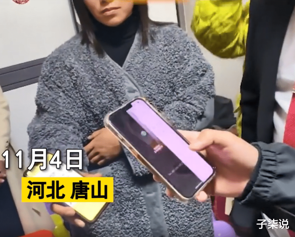 女方家人怀里藏鞋,新郎无奈当场转2000块,网友称新娘是个“大聪明”