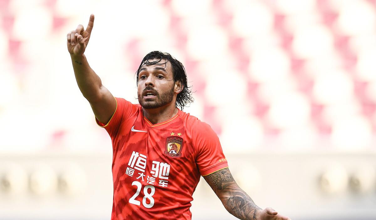 国羽|高拉特因表现不佳生涯首次遭遇嘘声！巴媒：踢太久中超竞争力变弱