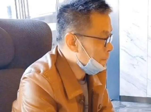 直播带货|许家妮妮开直播带货,哥哥云昊现身送礼物,直播间人气高达万人