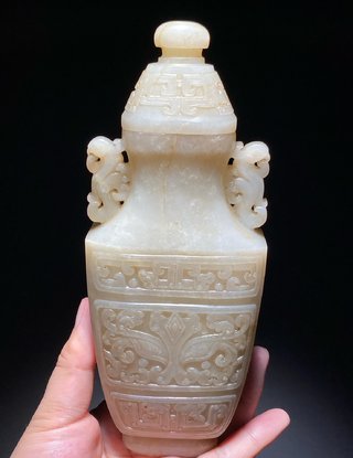 和田玉籽料|清乾隆 和田玉籽料白玉 兽面纹 凤耳 盖瓶 玉瓶 摆件