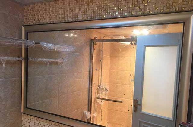 婆婆豪掷30万装86㎡简欧婚房,这样的土豪金真闪瞎眼,浪费钱了!