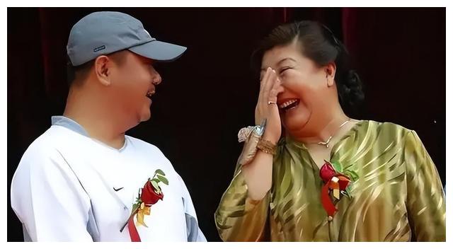 高秀敏|“东北铁三角”高秀敏:与有妇之夫同居14年,至死没和赵本山和解