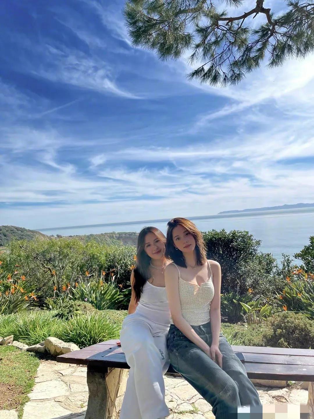 欧阳娜娜|欧阳娜娜晒郊游照,穿深V吊带衫纯欲风拉满,微胖身材很迷人